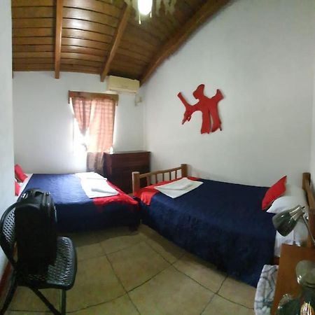 Hostal Blood Moon Rio Dulce Town Extérieur photo