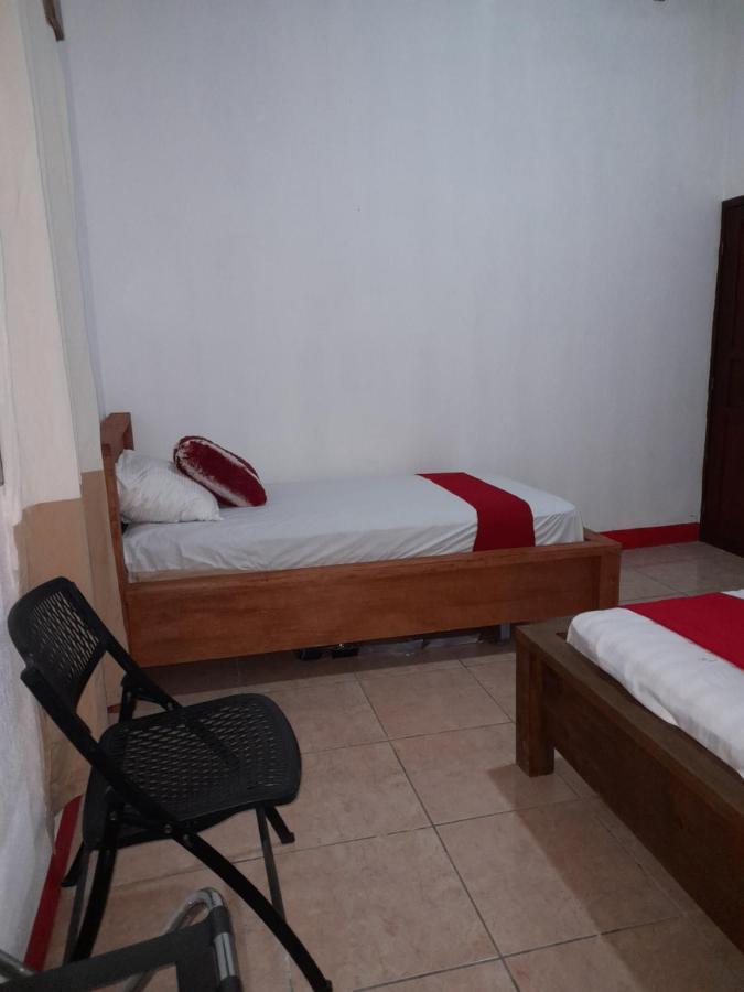 Hostal Blood Moon Rio Dulce Town Extérieur photo