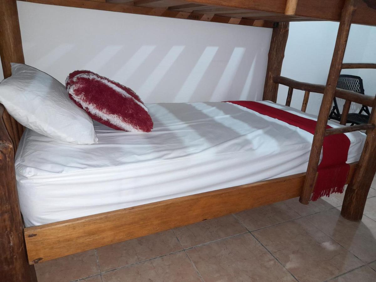 Hostal Blood Moon Rio Dulce Town Extérieur photo
