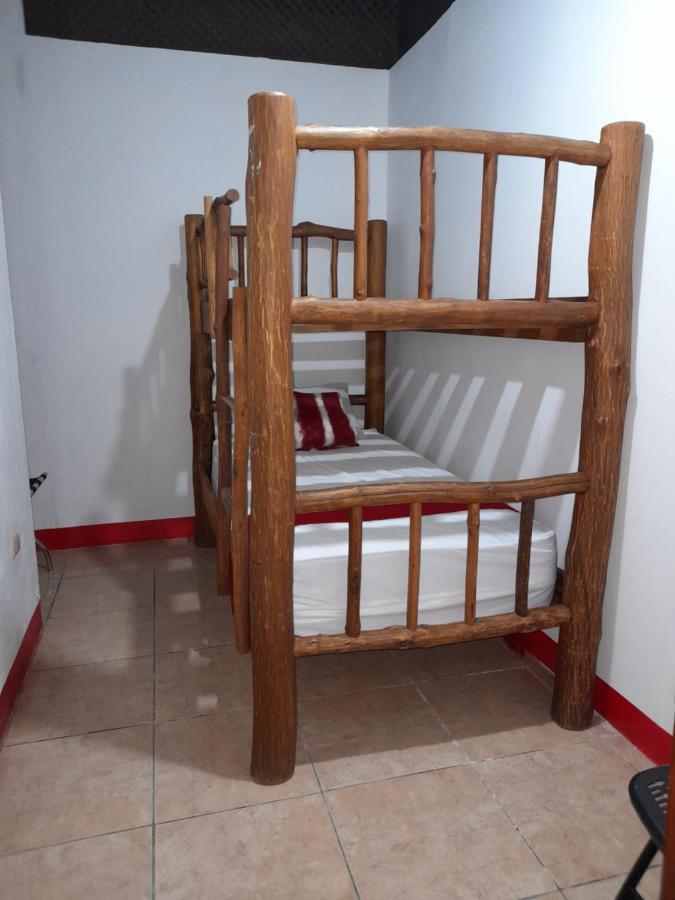 Hostal Blood Moon Rio Dulce Town Extérieur photo