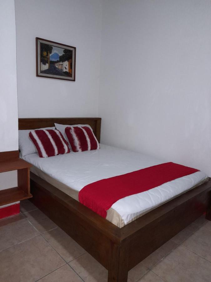 Hostal Blood Moon Rio Dulce Town Extérieur photo