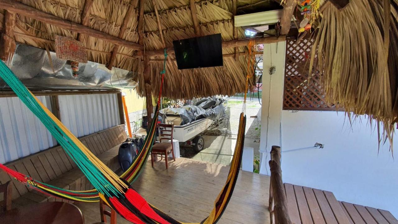 Hostal Blood Moon Rio Dulce Town Extérieur photo