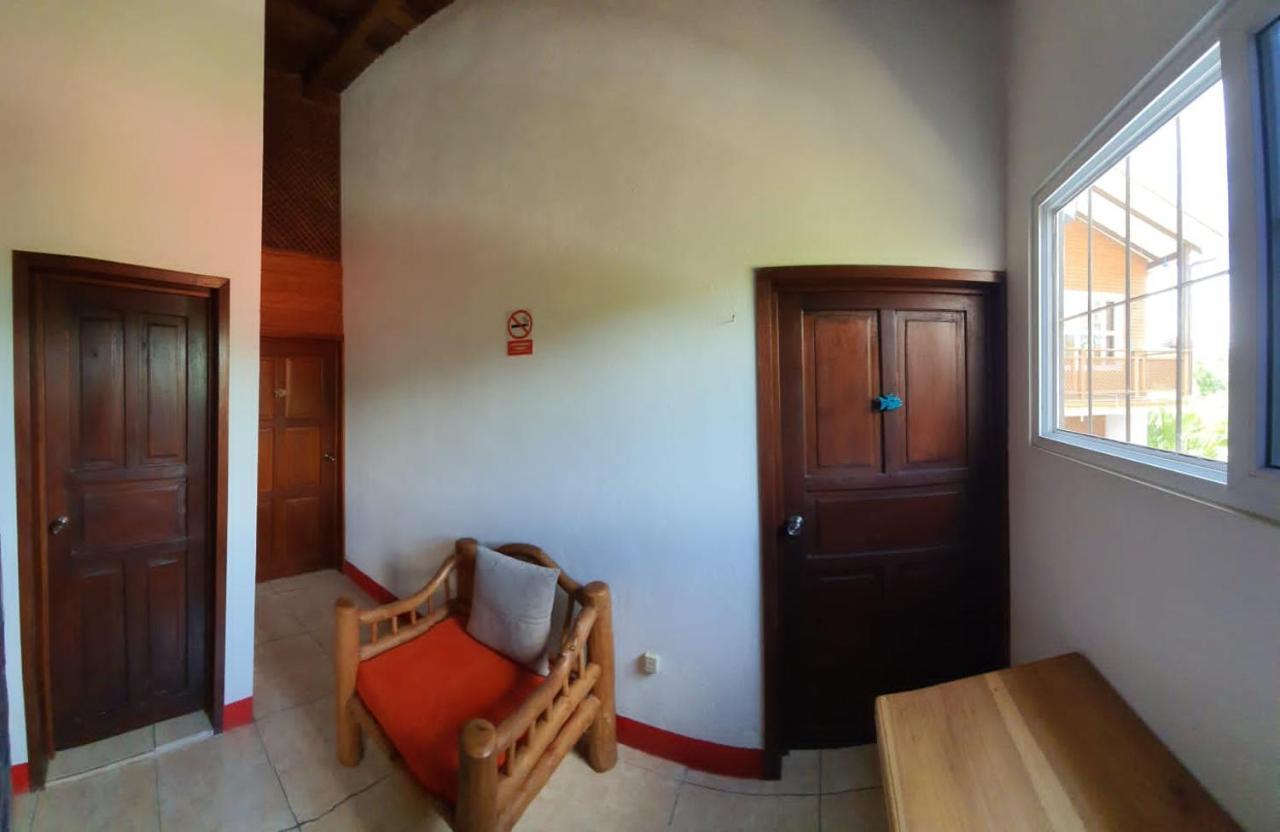 Hostal Blood Moon Rio Dulce Town Extérieur photo