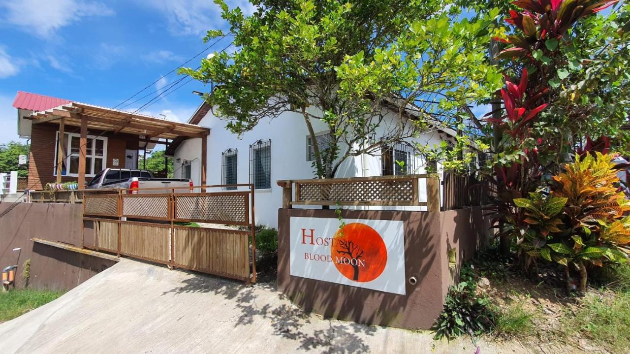 Hostal Blood Moon Rio Dulce Town Extérieur photo