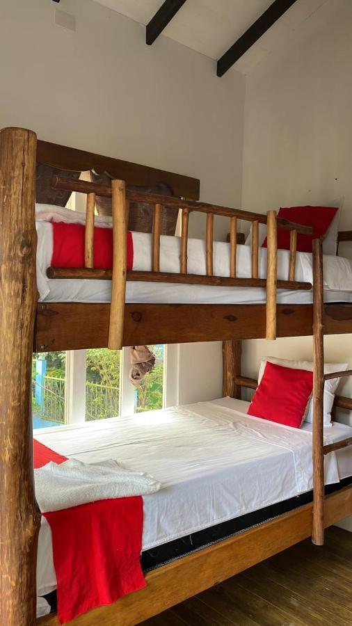 Hostal Blood Moon Rio Dulce Town Extérieur photo