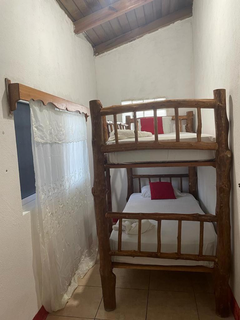 Hostal Blood Moon Rio Dulce Town Extérieur photo